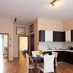 Apartment Emerald Court & Penthouse With Heated Jacuzzi *