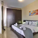 Emerald Court Apartments & Penthouse With Heated Jacuzzi 아파트