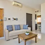 Emerald Court Apartments & Penthouse With Heated Jacuzzi 슬리에마