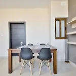 아파트 Emerald Court Apartments & Penthouse With Heated Jacuzzi *