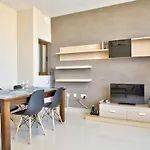 Emerald Court Apartments & Penthouse With Heated Jacuzzi 슬리에마