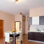 Emerald Court Apartments & Penthouse With Heated Jacuzzi 아파트 슬리에마