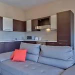 아파트 Emerald Court Apartments & Penthouse With Heated Jacuzzi *