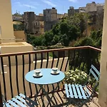 Emerald Court Apartments & Penthouse With Heated Jacuzzi 아파트 슬리에마