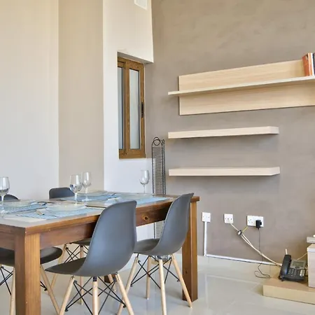Emerald Court & Penthouse With Heated Jacuzzi * Sliema