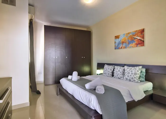 Radiant & Penthouse With Jacuzzi 아파트