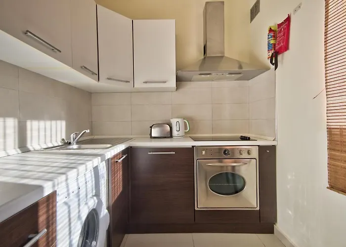 Radiant & Penthouse With Jacuzzi 아파트