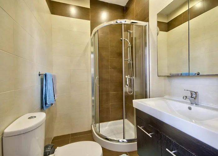 Radiant & Penthouse With Jacuzzi 아파트