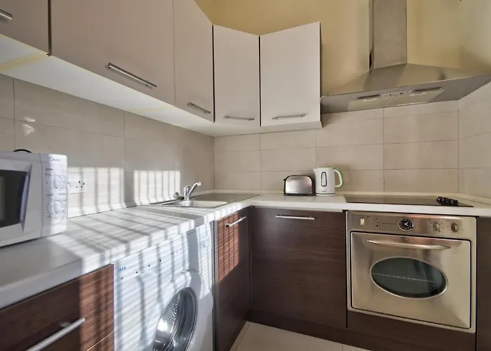 Radiant & Penthouse With Jacuzzi 아파트 *