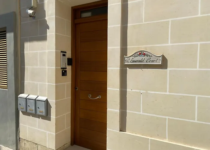 Radiant & Penthouse With Jacuzzi