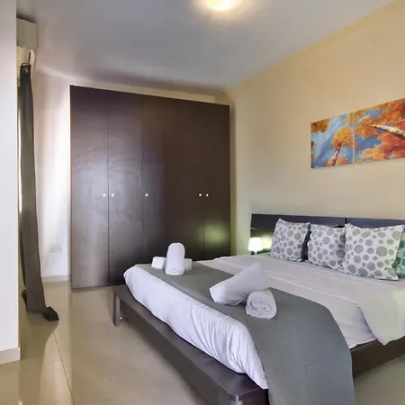 Emerald Court - Radiant & Penthouse By Shortletsmalta Apartment