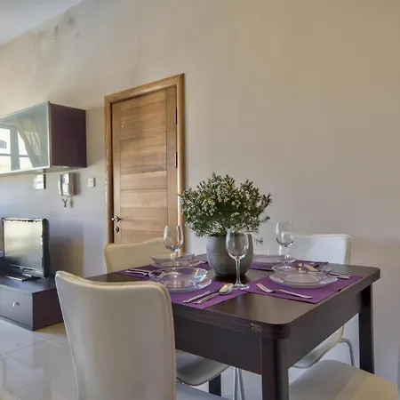 Apartmán Radiant & Penthouse With Jacuzzi