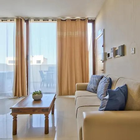 Emerald Court - Radiant & Penthouse By Shortletsmalta Sliema