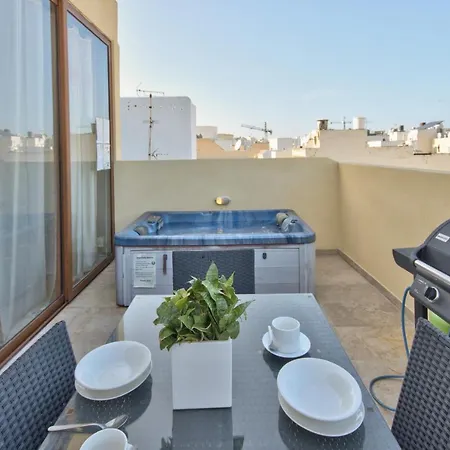 Emerald Court - Radiant & Penthouse By Shortletsmalta Apartment *
