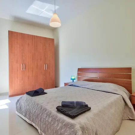 Emerald Court & Penthouse With Heated Jacuzzi Apartamento Sliema
