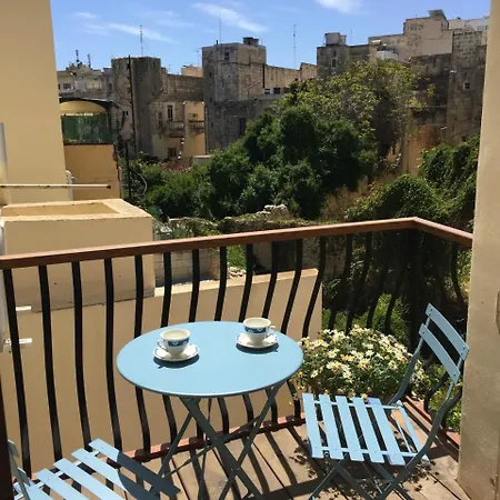 Radiant & Penthouse With Jacuzzi Apartmán Sliema